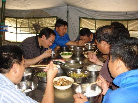 市建管局吴建林局长慰问公司援建项目部