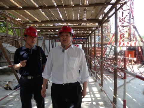 通州市总工会主席看望公司在北京的建筑工地